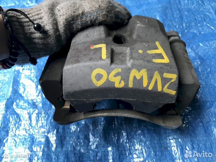 Суппорт на toyota prius ZVW30 2zrfxe