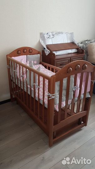 Кроватка с маятником