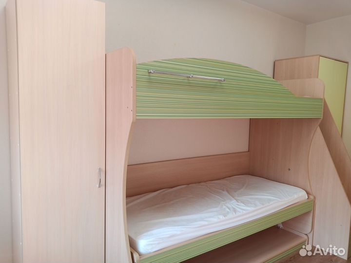 Кровать двухъярусная со шкафами