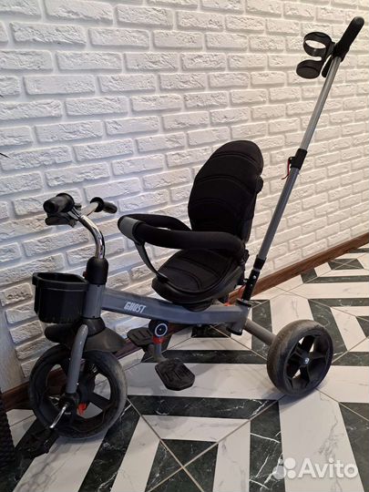 Трехколесный велосипед с ручкой