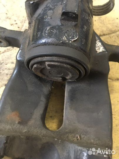 Суппорт задний правый Volkswagen Phaeton(2172)