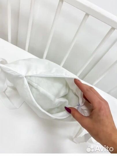 Комплект бортиков и постельного белья в кроватку0+