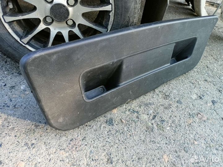 Обшивка крышки багажника Volkswagen Polo