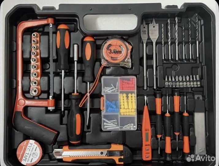 Шуруповерт с набором инструмента