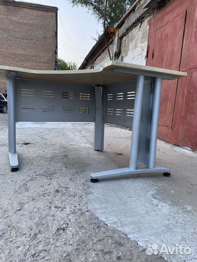 Стол офисный