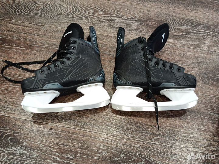 Коньки хоккейные 39 размер