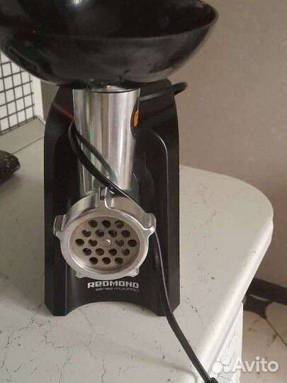 Мясорубка Redmond Rmg-1223-6 1000Вт