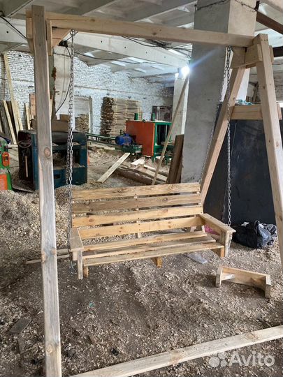 Садовая качеля деревянная