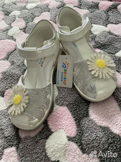 Сандали для девочек новые