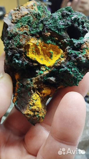 Лимонит, малахит