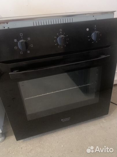 Духовой шкаф Hotpoint. Черный. Электрический