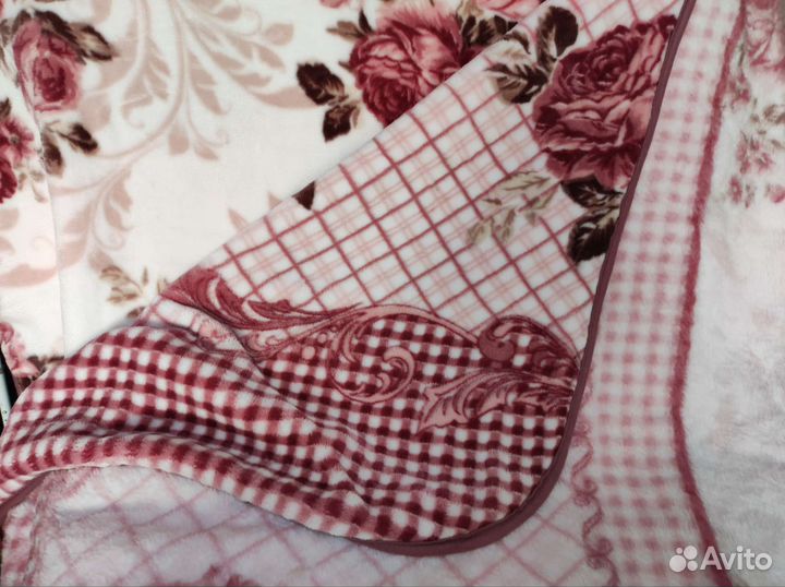Пледы и покрывало новый