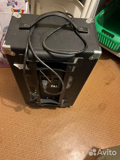 Колонка аккумутяторнаня работает только от флешки