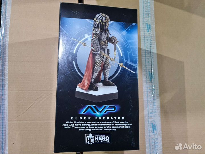 Фигурка Elder Predator