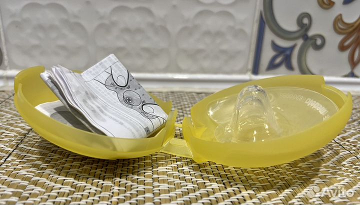 Силиконовые насадки на грудь medela в футляре