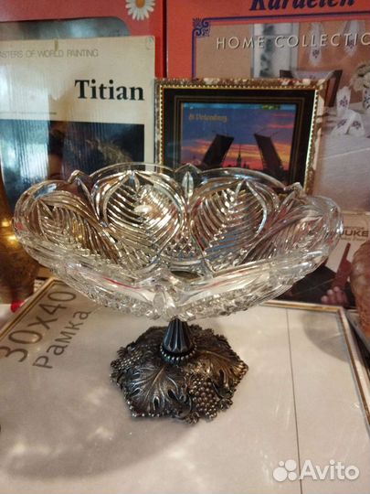 Хрустальная ваза на ножке