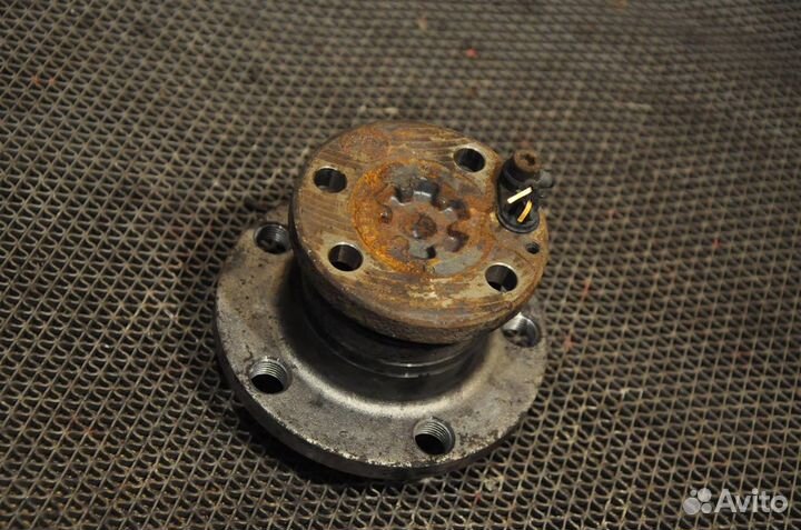 Ступица задняя левая skoda fabia 5J2