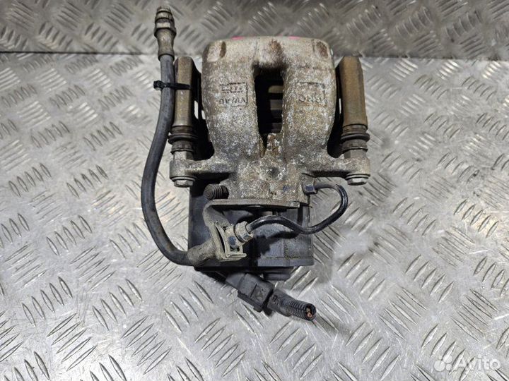 Суппорт задний левый Volkswagen Passat B6