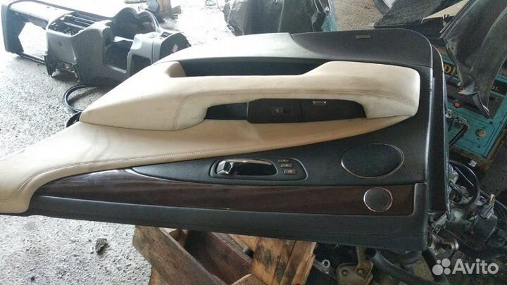 Обшивка дверей задняя правая Lexus Ls600Hl UVF46