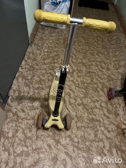 Самокат трехколесный