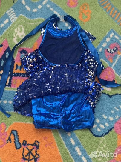 Костюм с блестками для танцев