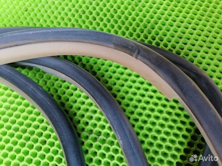 Уплотнитель двери Тойота Марк Х