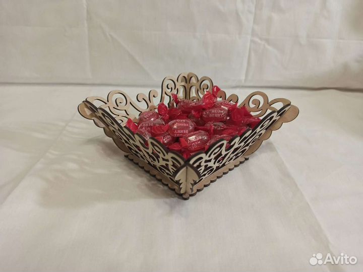 Резная конфетница