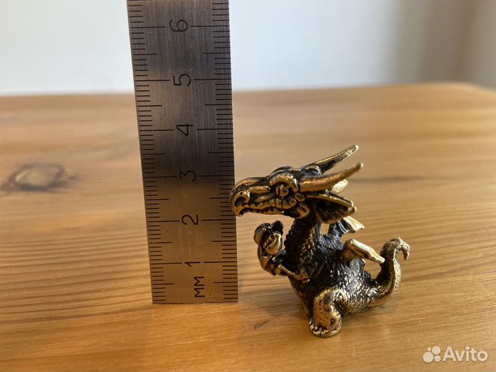 Фигурка. Статуэтка. Дракон