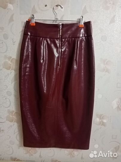 Кожаная юбка карандаш бордовая