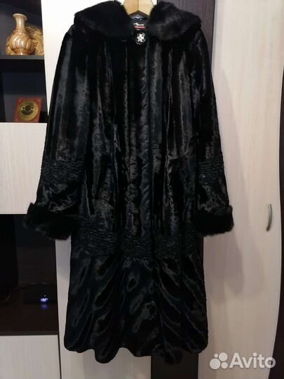 Шуба с вставками из норки и каракуля