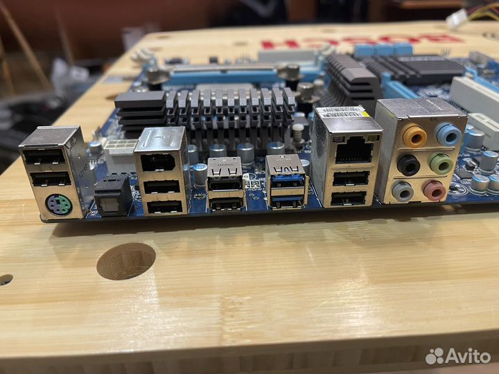 Материнская плата с процессором и памятью