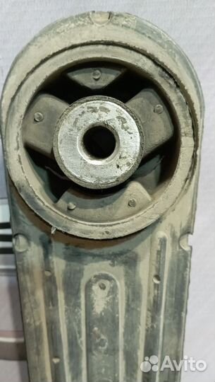 Опора двигателя двс Кронштейн Nissan tiida