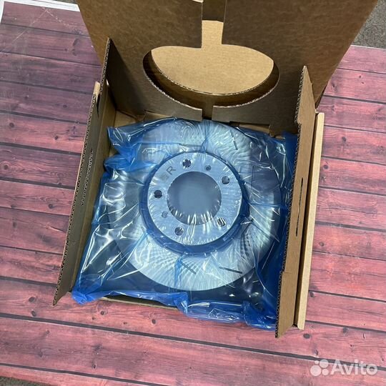 Диск тоpмозной задний пpавый Porsche Новое/оригина