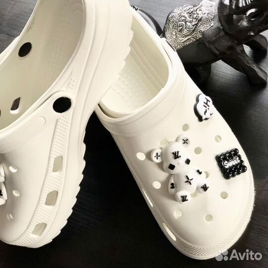 Crocs. Сабо женские с джибитсами