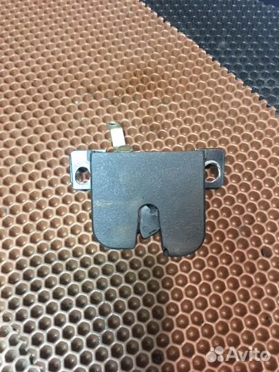 Замок крышки багажника Porsche Cayenne 955 957