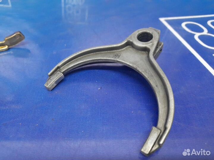 Вилка включения кпп Ford Focus CB4 hxdb 2007