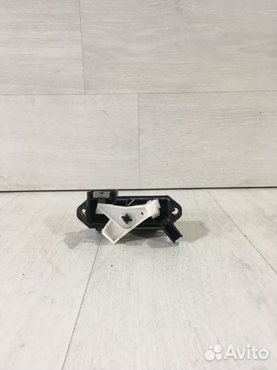 Ручка открывания багажника toyota corolla 120 1.6