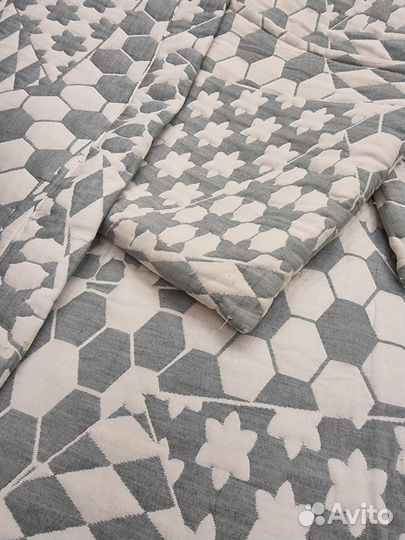 Покрывало на кровать +наволочки