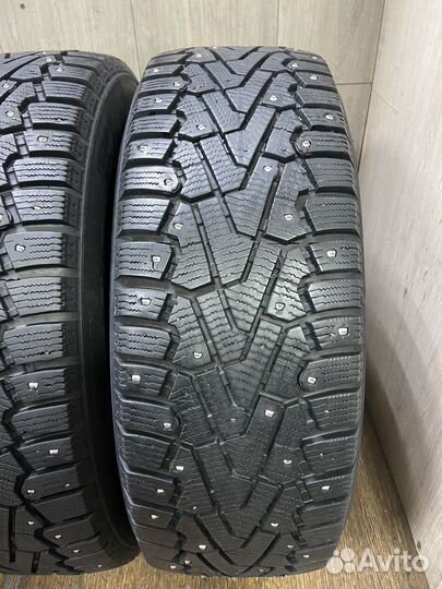 Pirelli Ice Zero 215/65 R16