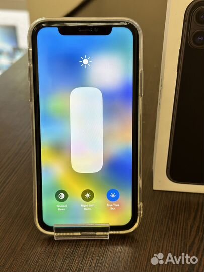 Телефон iPhone 11