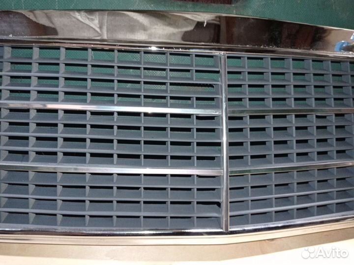 Решетка радиатора w 210 Mercedes новая