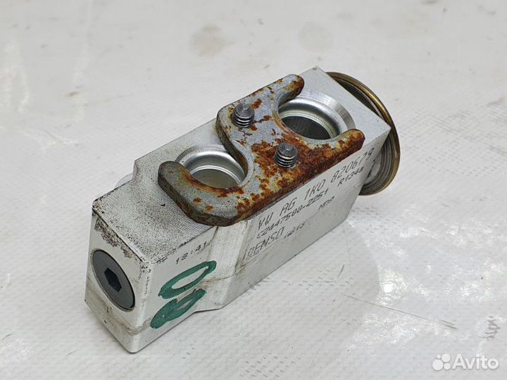 Клапан кондиционера Volkswagen Tiguan 2.0 2010