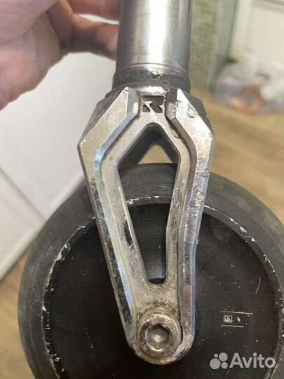Вилка рут индустрис вместе с колесом блант