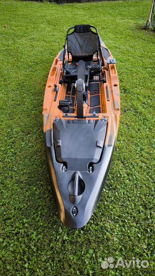 Каяк пластиковый с педальным приводом