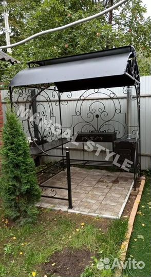 Мангал с крышей