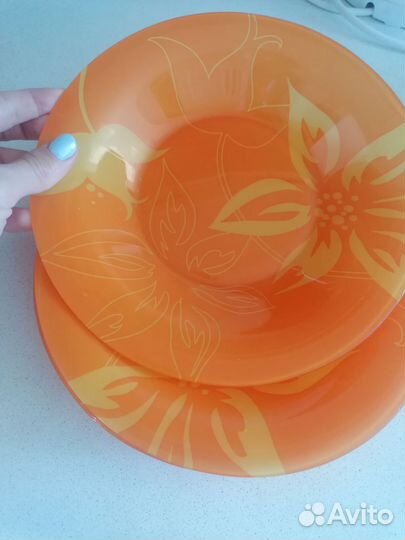 Столовый набор тарелок