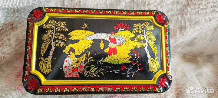 Жестяная банка из под чая