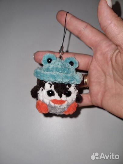 Вязаный брелок игрушка
