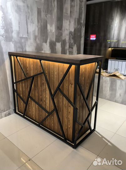 Стойка ресепшн в стиле лофт