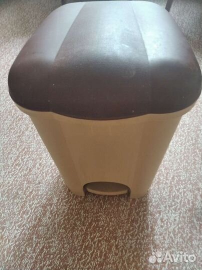 Мусорное ведро с педалью